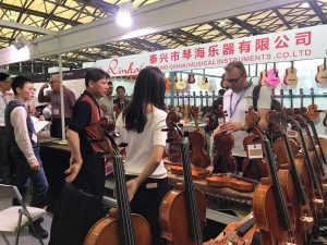 朋友與產業夥伴參觀 Music China 佳典展位